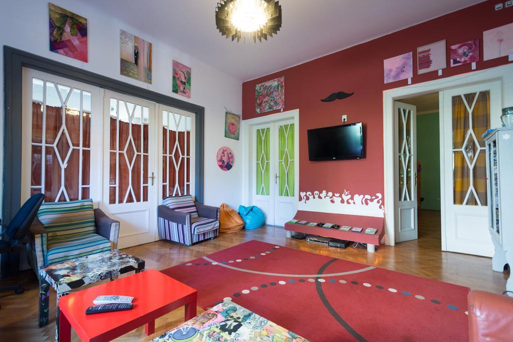 Hostel Costel Тімішоара Екстер'єр фото