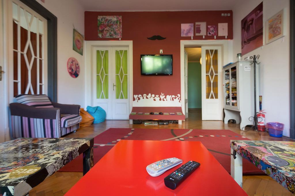 Hostel Costel Тімішоара Екстер'єр фото