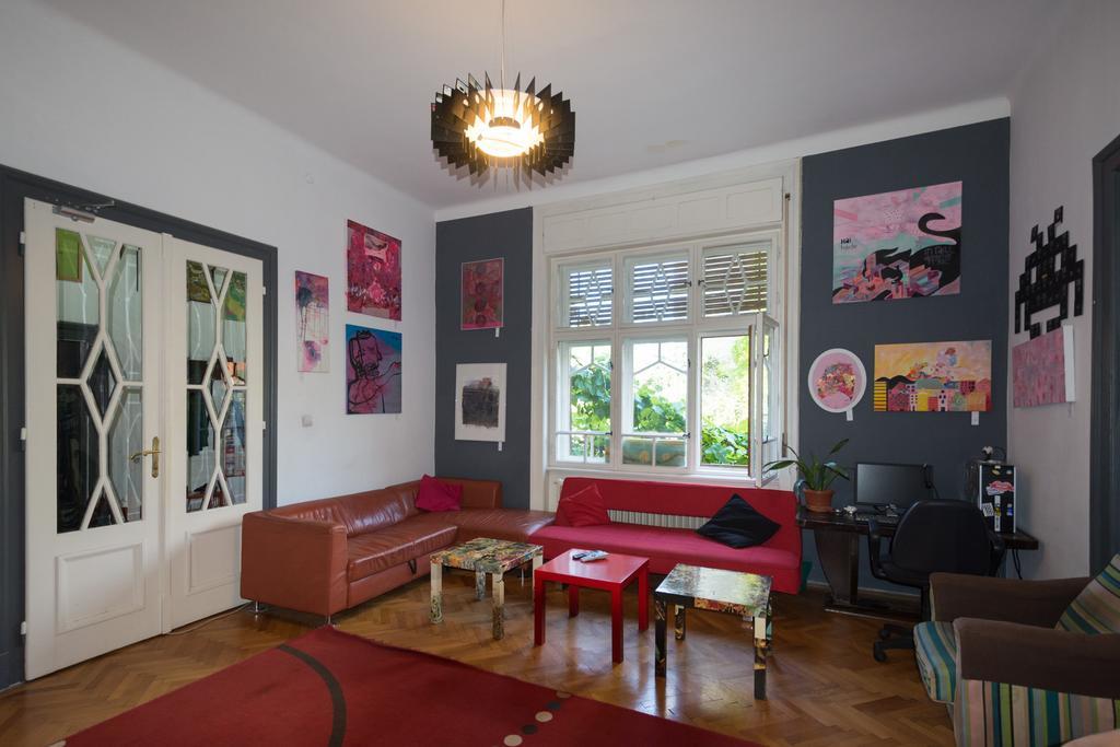 Hostel Costel Тімішоара Екстер'єр фото