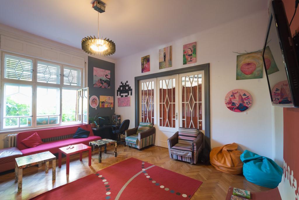 Hostel Costel Тімішоара Екстер'єр фото