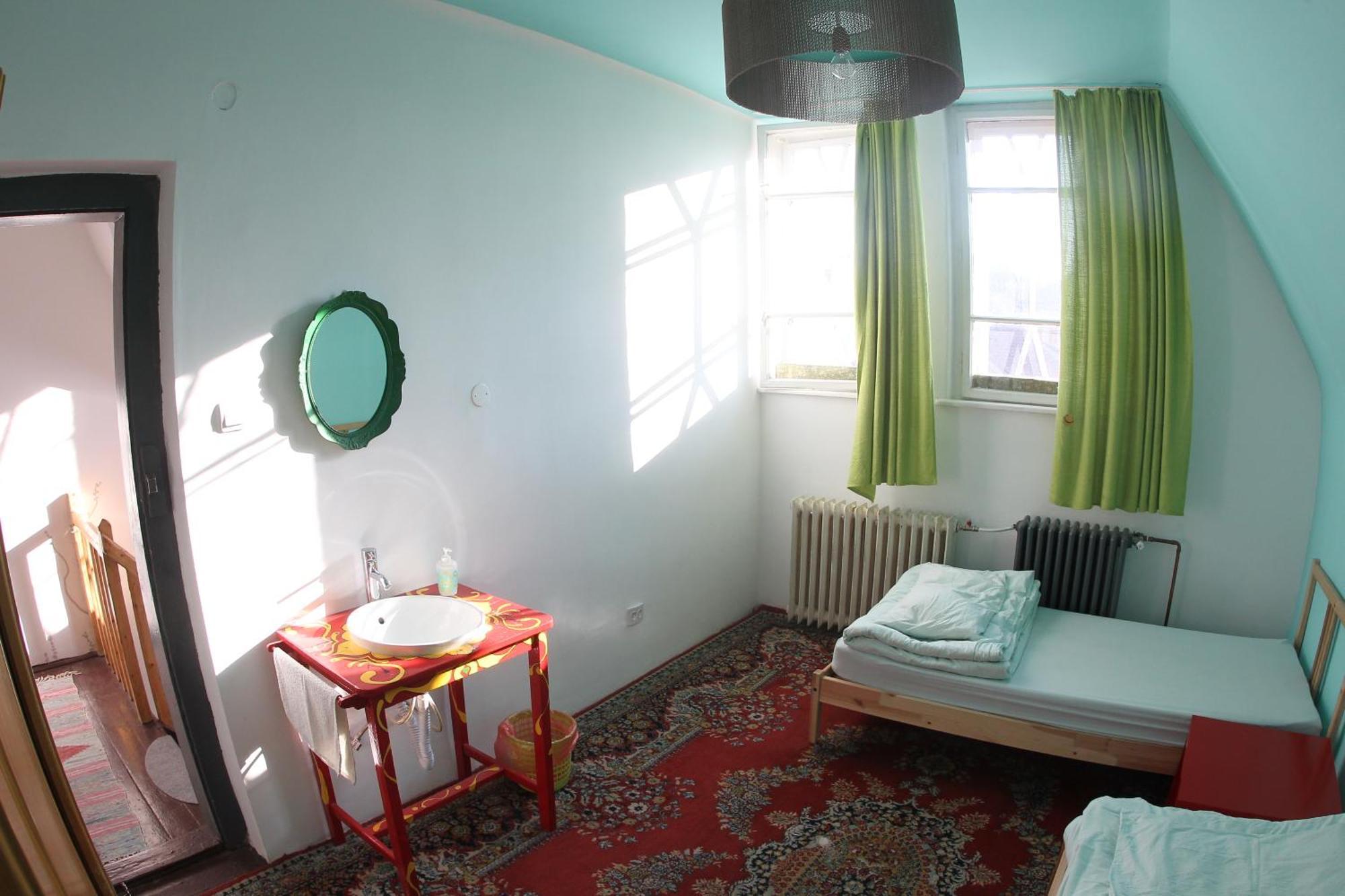 Hostel Costel Тімішоара Екстер'єр фото