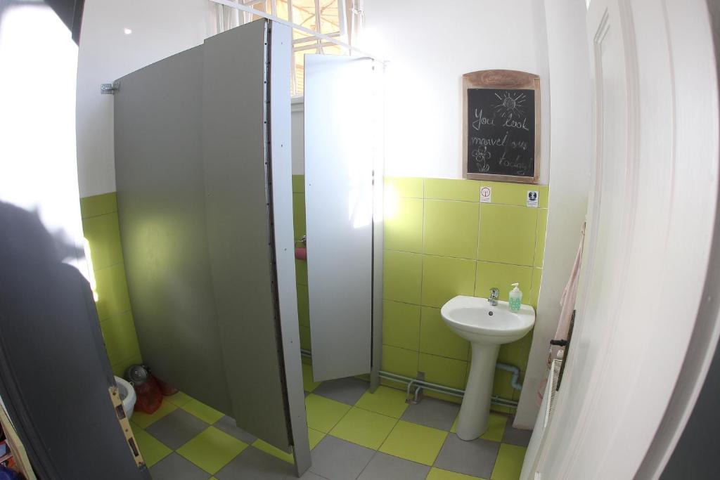 Hostel Costel Тімішоара Екстер'єр фото