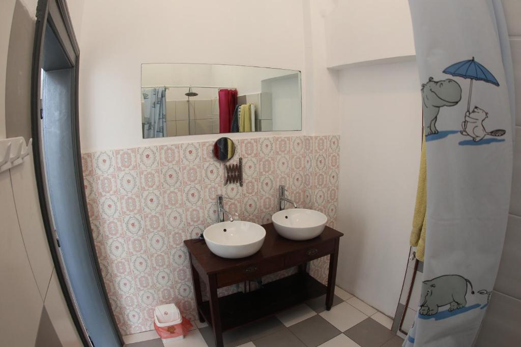 Hostel Costel Тімішоара Екстер'єр фото