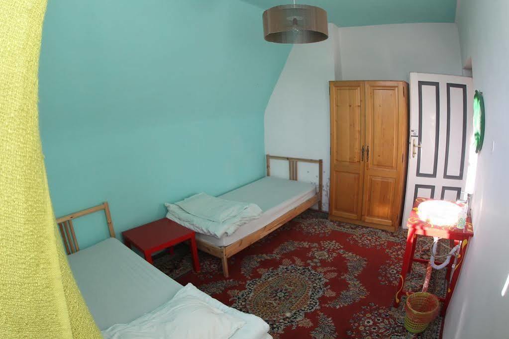 Hostel Costel Тімішоара Екстер'єр фото